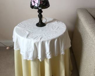 Round Table, Cloths, Lamp