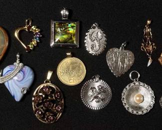 14 Assorted necklace pendants