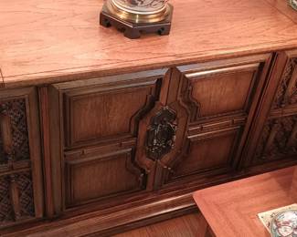 MCM Stereo/Record/Radio/ 8 Track cabinet w side Speaker.