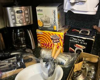 Cuisinart Coffee Maker, ltea-Egea Lusso Da Pasta Crank Manual Pasta Maker, Braun Citromatic Deluxe Electric Citrus Juicer, Precision Kitchen Scale