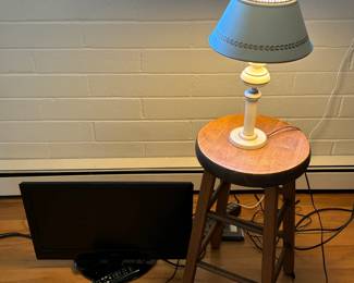 Lighting, tv and seating