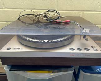 Philips. 212 Electronic turn table