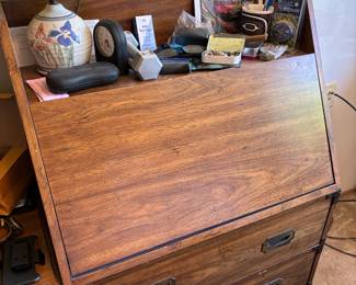 Drop leaf desk