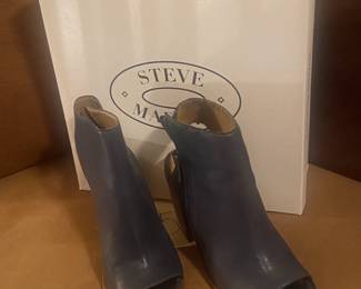 Approximately 100 Pair of Shoes (J. Renee, Steve Madden, The Limited, Banana Republic, Calvin Klein, Nine West, and Other Brands)