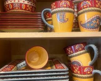 Decorative Set of Dishes (8 Place Setting)