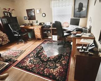 Room full of office stuff all price to sell
desk $10 each
Office chairs $25 each
