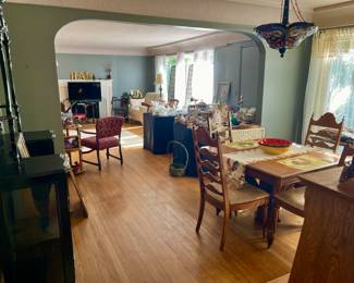 Really cute Antique dining room table With 4 padded chairs $75
