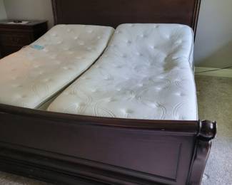 KING SIZE SLEIGH BED WITH SIDE RAILS AND 2 TWIN SIZE SLEEP NUMBERMATTRESS SETS WITH ELECTRIC  ADJUSTABLE HEAD & FOOT