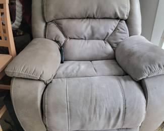 HOME STRETCH ZERO GRAVITY CUSTOM COMFORT  RECLINER WITH POWER HEADREST, LUMBAR & FOOTREST.  ZERO GRAVITY  MECHANISM HELPS REDUCE  PAIN IN THE BACK AND HIPS