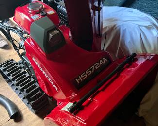 HONDA Snow Blower Model HSS724A. Bought brand new 2019 + serviced every year.