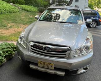 Subaru 
AWD
OUTBACK
2010
95201 mileage
Leather Interior 
One Owner
Garage kept