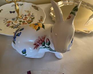 Vintage TIFFANY & CO
Ceramic Hand Painted
Floral Rabbit Figurine 1996
Easter