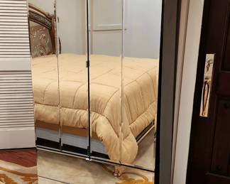 Mirrored clothes storage cabinet