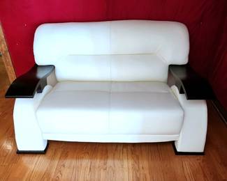 Modern leather 2 seat love seat with expresso wood arm rails.