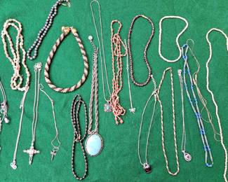 COSTUME JEWELRY LOT NECKLACES