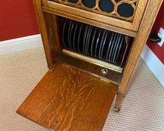 #8 - $450- Edison S19 Oak phonograph 19 1/2 square 