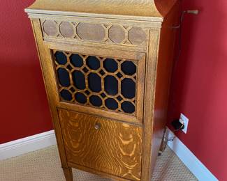 #8 - $450- Edison S19 Oak phonograph 19 1/2 square 