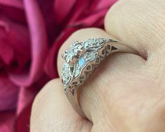 G- $600 Vintage platinum ring mine cuts, single cuts, and full cuts diamonds. 90% platinum. 6.3 grams. SIZE to be checked. 