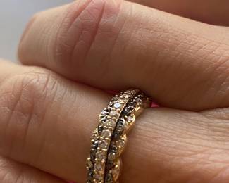 C- $360 - Le Vian 14kt yellow gold cluster, band scalloped edge. diamonds. 3.5 grams. size 7 