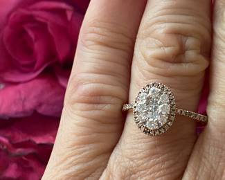 E- $250 Approx 1 ct  cluster ring - 10 kt gold 2.39 gr - size 7 