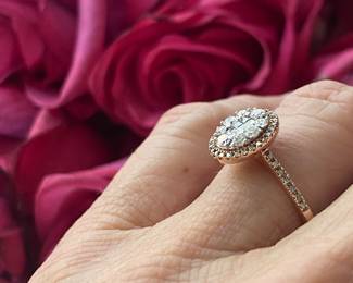 E- $250 Approx 1 ct  cluster ring - 10 kt gold 2.39 gr - size 7 