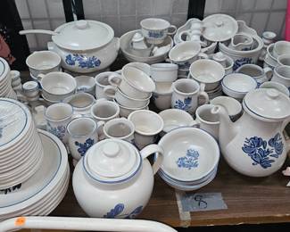 LARGE LOT OF PFALTZGRAFF DISHES