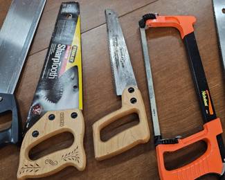 LOT OF HAND SAWS