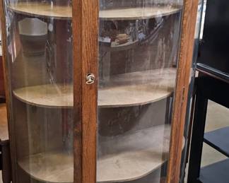 CHINA / CURIO CABINET