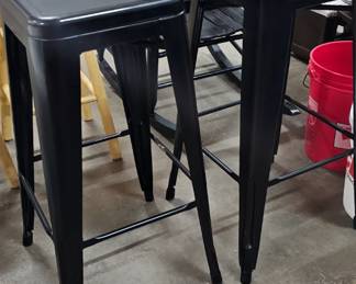 METAL BAR STOOLS