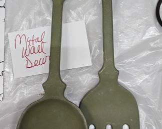 METAL SPOON AND FORK WALL DECOR GREEN