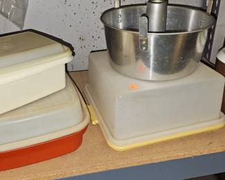 LOT OF VINTAGE TUPPERWARE
