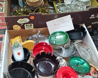 LOT OF VINTAGE ASHTRAYS
