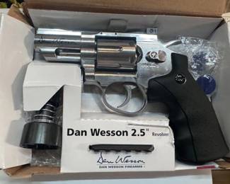 DAN WESSON 2.5” 4.5 MM CO2 BB PISTOL REVOLVER