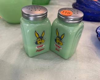 JADEITE SALT AND PEPPER BUNNY BREAD