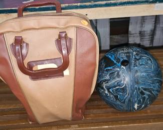 BOWLING BALL AND BAG