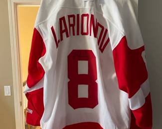 Red Wings Signed Larionov Jersey