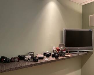  Nikon Coolpix 950, Olympus LT Zoom 105, Canon Snappys, Nikon Coolpix 4300  Kodak Baby Brownie Special,  Ansco Shur Shot, Polaroid Spectra System
