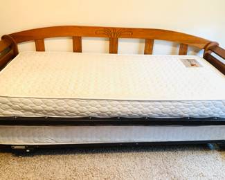 Twin Daybed w/Trundle