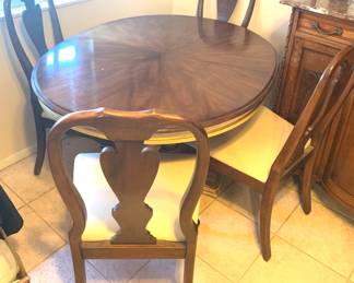 Kitchen Table w/4 Chairs