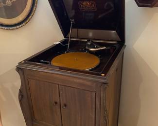 Antique victrola record player