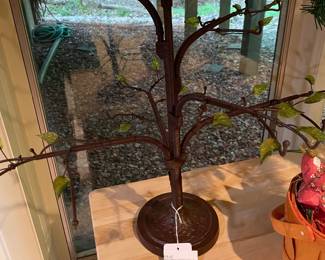 Bard's Metal Ornament Stand