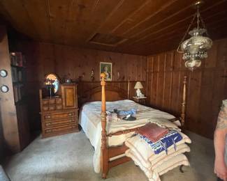 BEAUTIFUL BEDROOM SET VICTORIAN AND BEAUTIFUL!