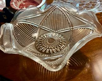 Vintage Clear Glass Bowl, is exquisite