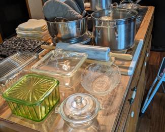 VASELINE GLASS COVERED REFRIDGERATOR DISH