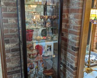 NICE LIGHTED CURIO CABINET