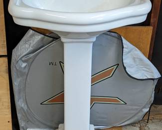 BRAND NEW PEDESTAL SINK