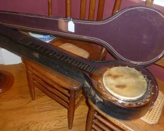  vtg banjo and case