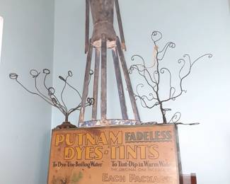 Antique Wood Case "Putnam Dyes Tints" Metal Trees & Sculpture