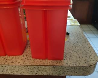 Tupperware pickle holder or olives