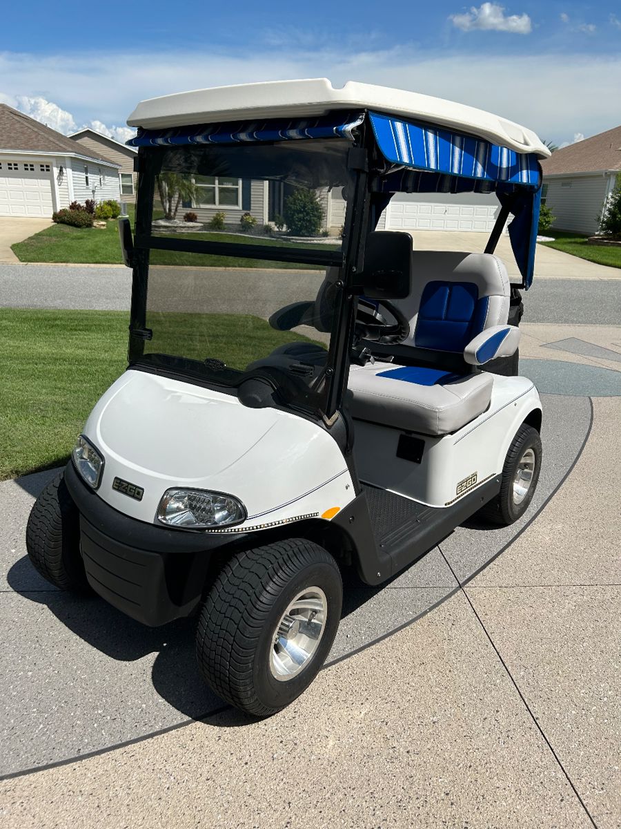 2017 EZ-GO Electric Cart. Mileage 8000. Luxury Seats with Arm Rests and much more